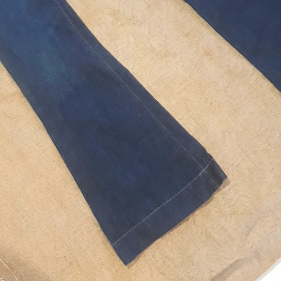 🌠AMERICAN EAGLE FLARED JEANS Size 8 please check measurements closer to a 10 12 - Picture 3 of 7